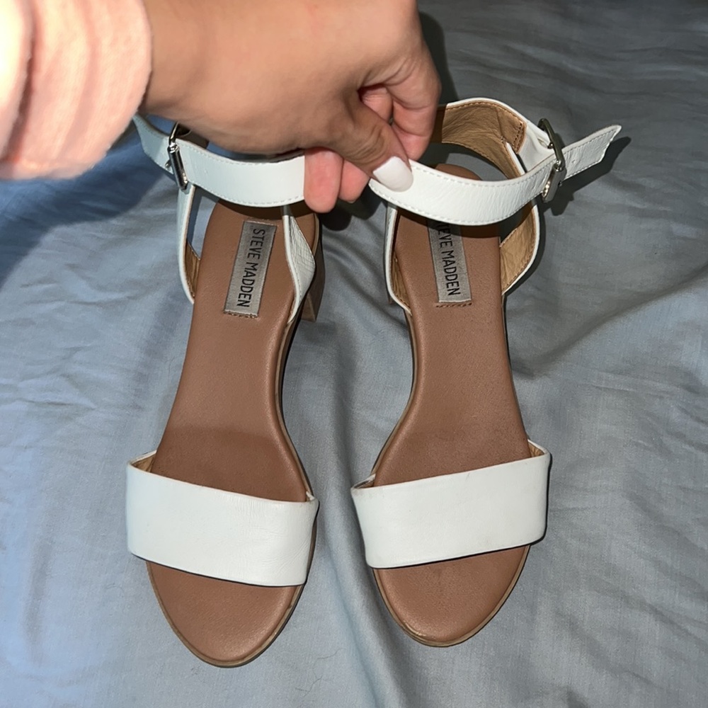 STEVE MADDEN white heels size 6